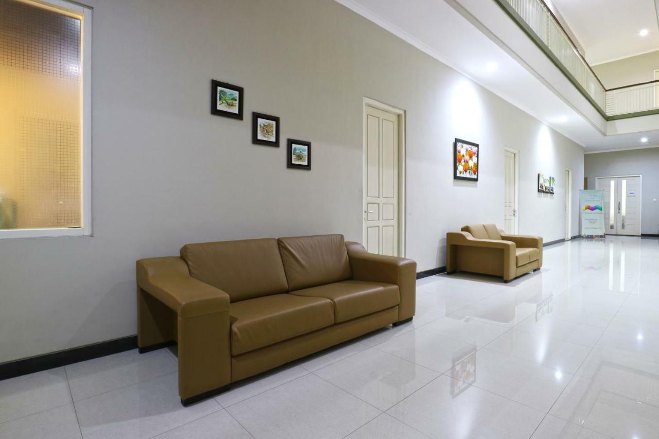 Chiaro Hotel Syariah Sidoarjo Buitenkant foto